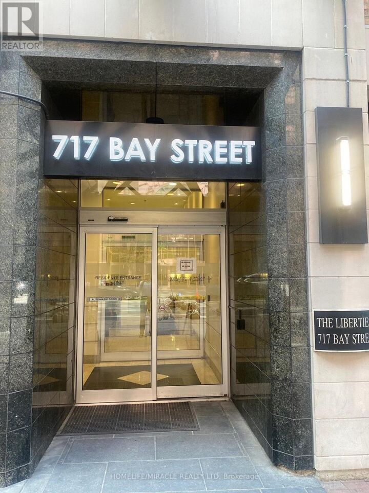 Property Photo: 717 Bay Street 1907 ON M5G 2J9