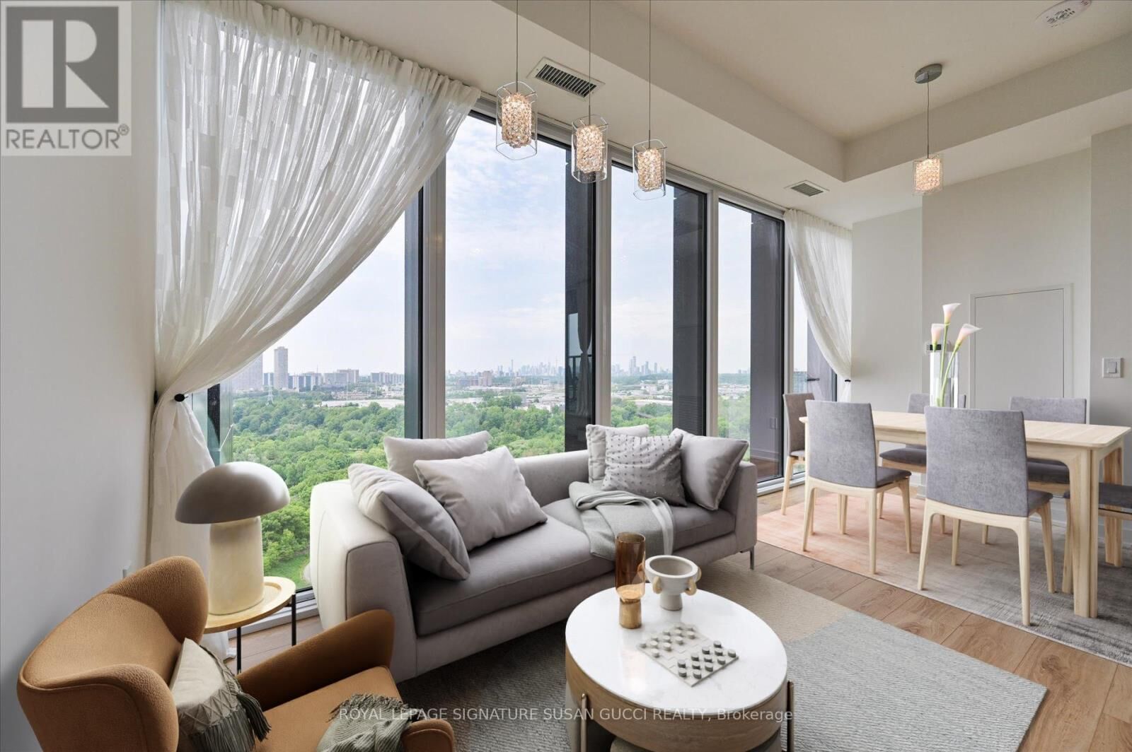 Property Photo:  5 Quarrington Lane 2111  ON M3C 0S5 