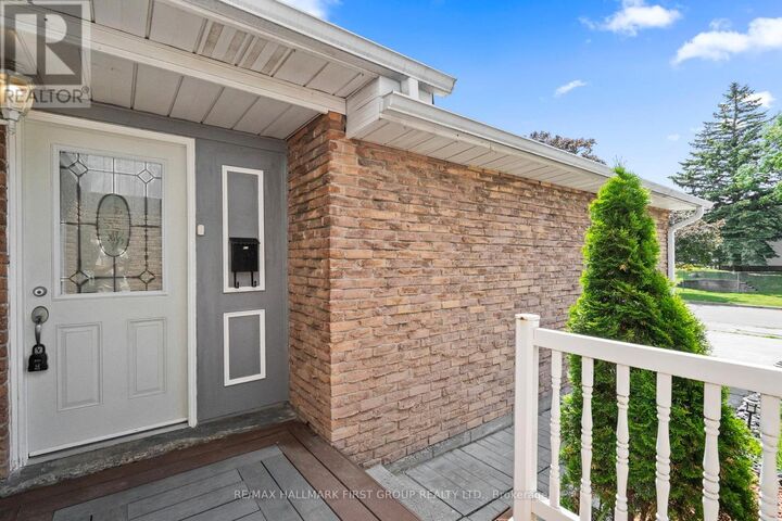 Property Photo:  543 Dorchester Drive  ON L1J 6L3 