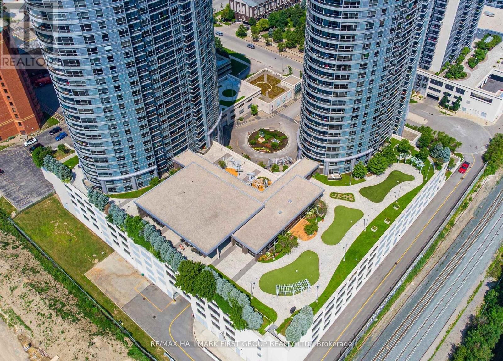 Property Photo:  125 Village Green Square 1409  ON M1S 0G3 
