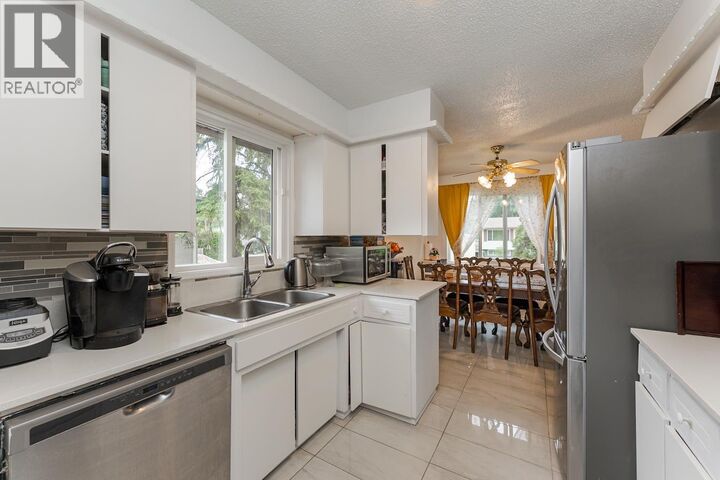 Property Photo:  2613 Oak Street  BC V2L 2A5 