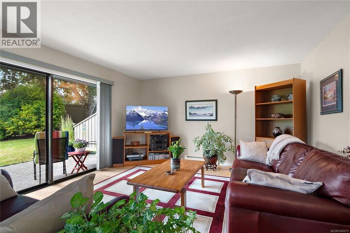 Property Photo:  1950 Cultra Avenue 8  BC V8M 1Y9 