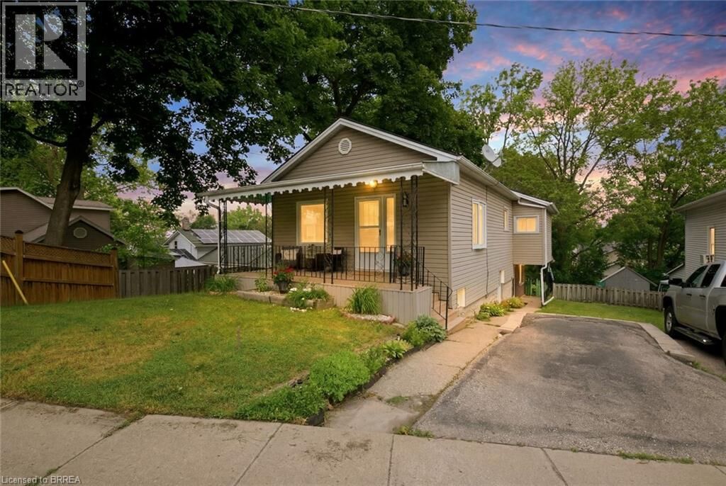Property Photo:  16 King Edward Street  ON N3L 2G6 
