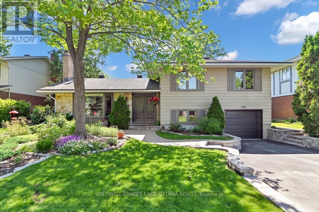 Property Photo: 580 Duff Crescent ON K1J 7C5
