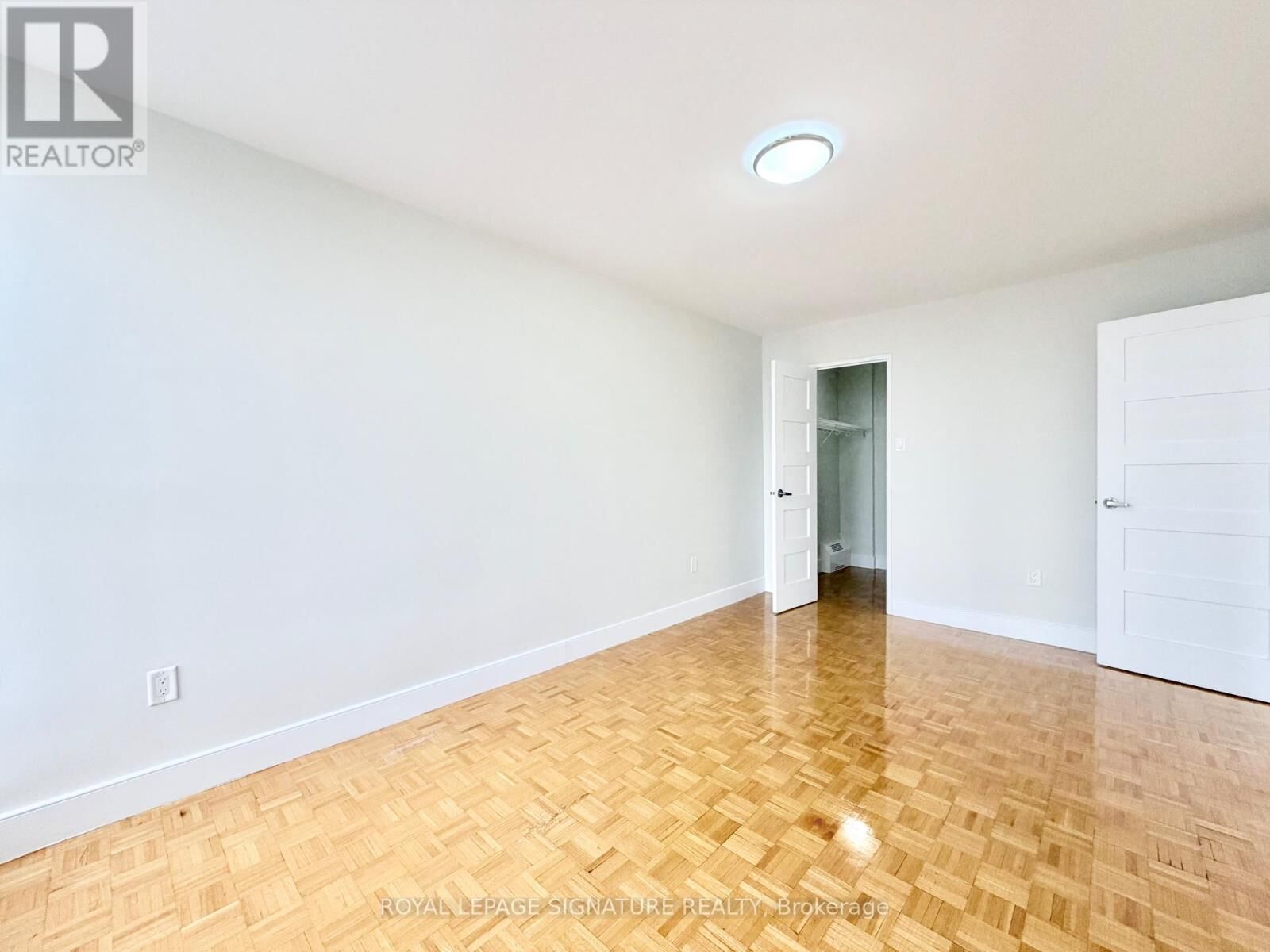 Property Photo:  666 Spadina Avenue 2003  ON M5S 2H8 