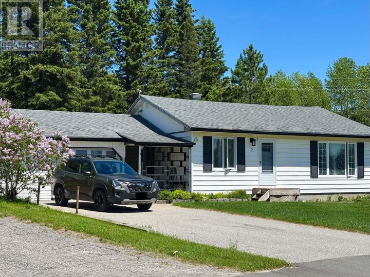 7 Swallow Dr — photo 1