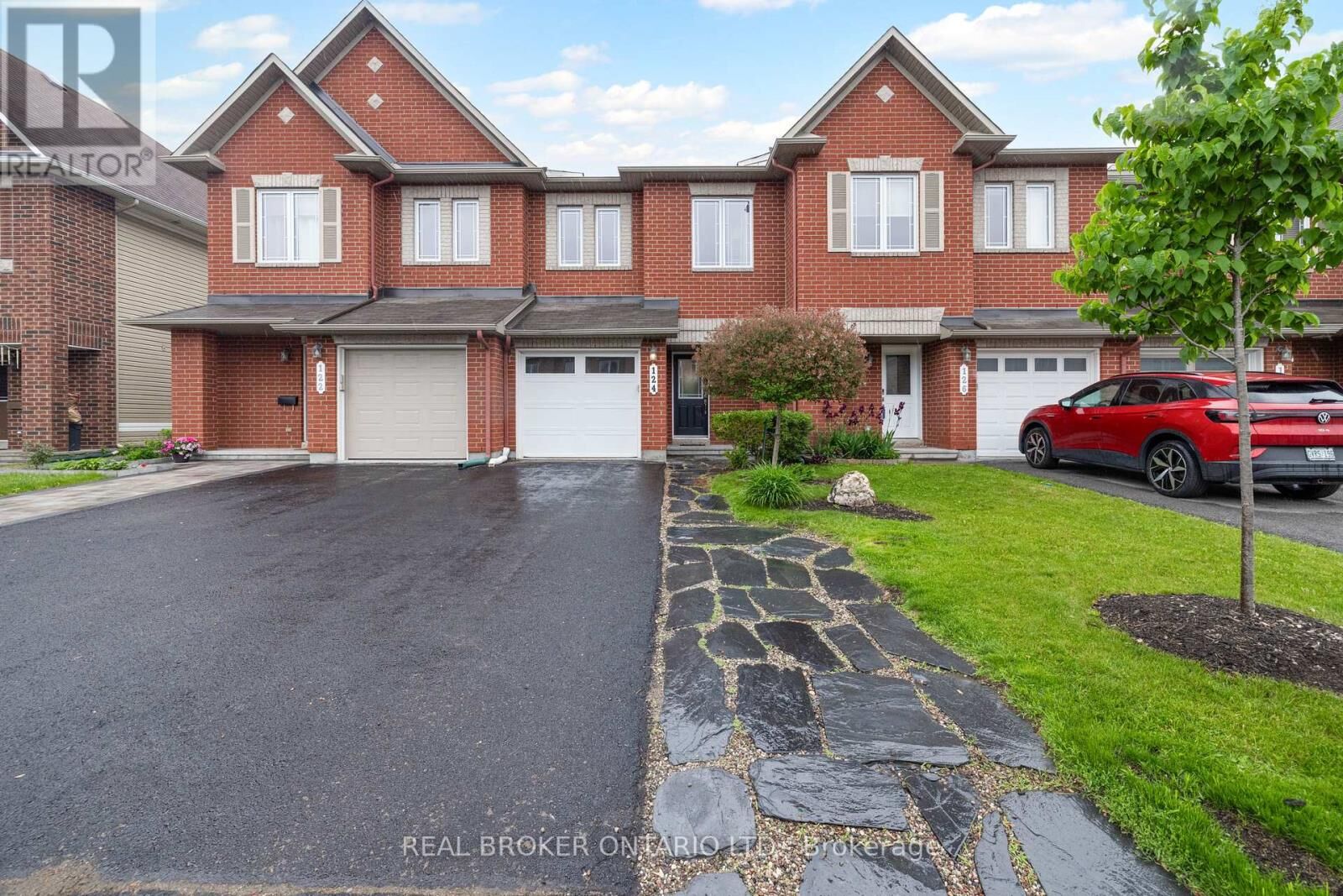 Property Photo:  124 Silvermoon Crescent  ON K4A 0P5 