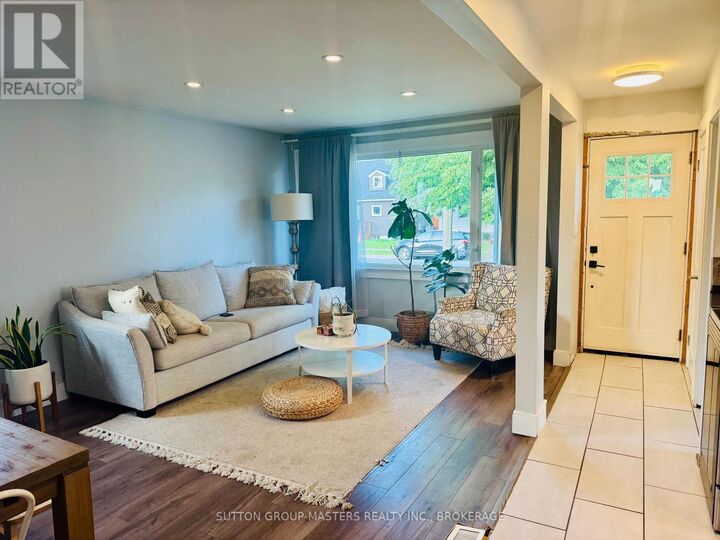 Property Photo:  808 Victoria Street  ON K7K 4T3 