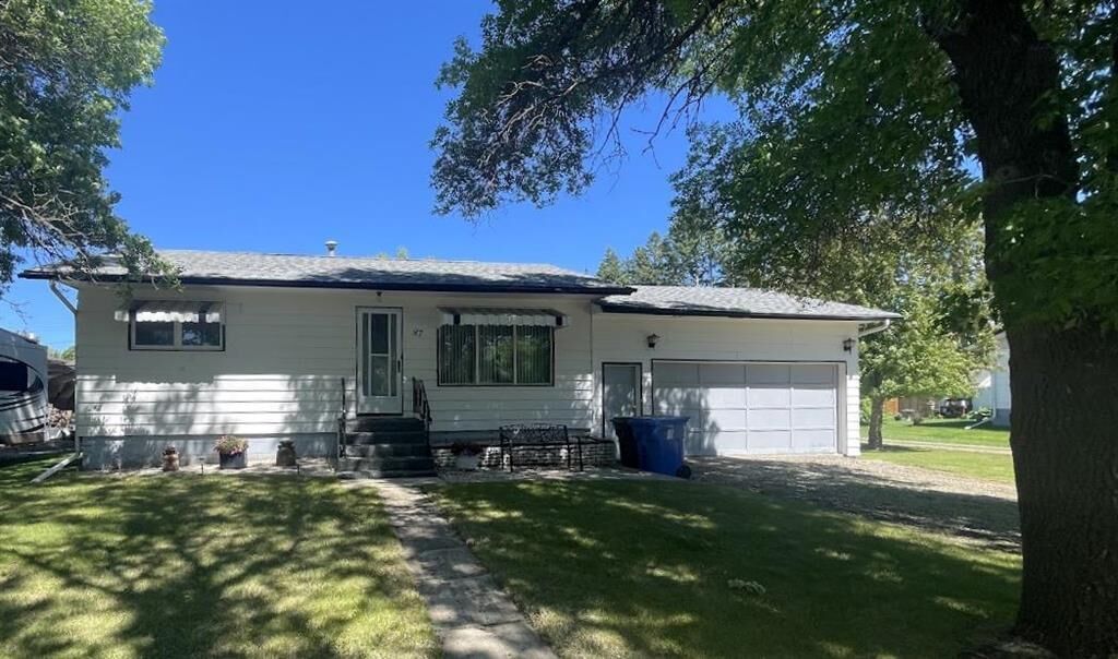 Property Photo: 87 Bradley Boulevard MB R0J 1H0