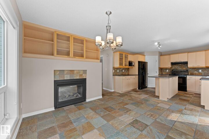 Property Photo:  1611 Forbes Way NW  AB T6R 2P4 
