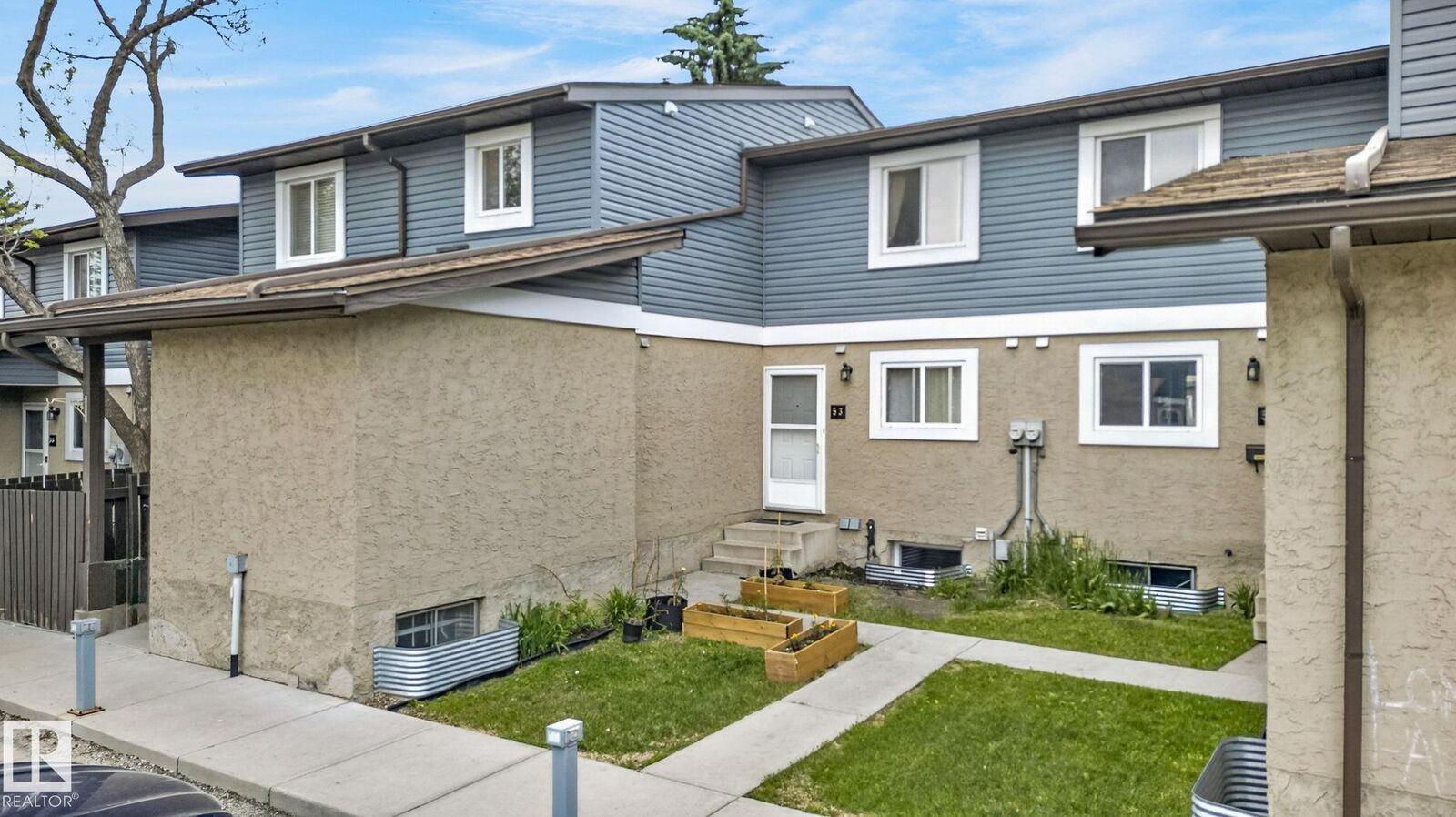 Property Photo:  7604 29 Avenue NW  AB T6K 3Z2 