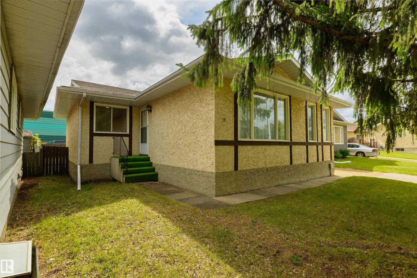 Property Photo:  15 West Terrace Place  AB T7X 1T7 