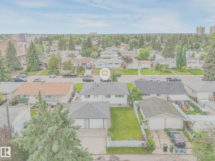 Property Photo:  15916 88B Avenue NW  AB T5R 4N7 