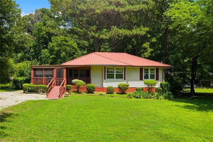 Property Photo:  425 Brandywine Court  GA 30004 