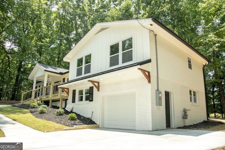 Property Photo: 5545 Crestview Drive GA 30102
