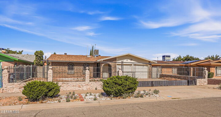 Property Photo: 3213 Slocum Street TX 79936