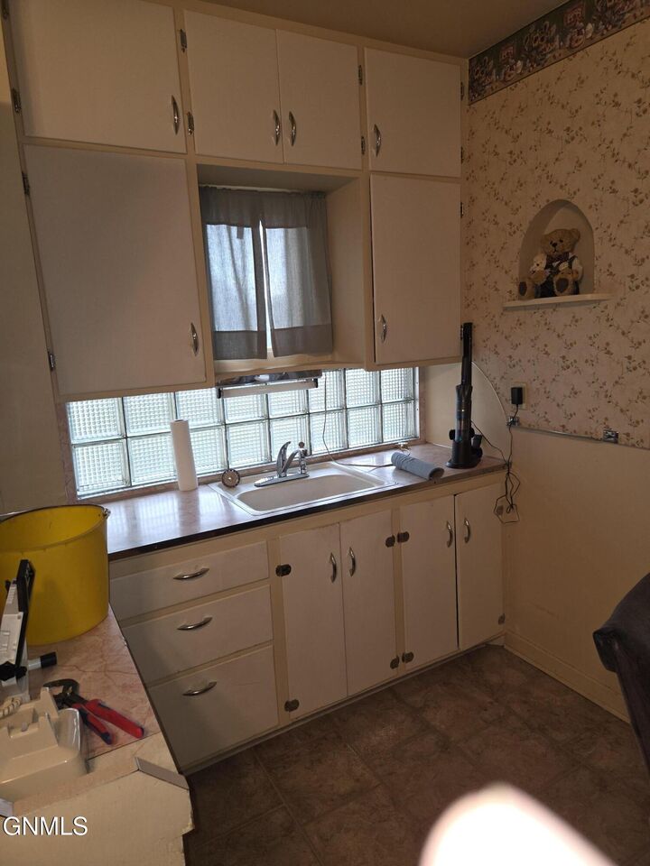 Property Photo:  110 Elm Avenue W  ND 58631 