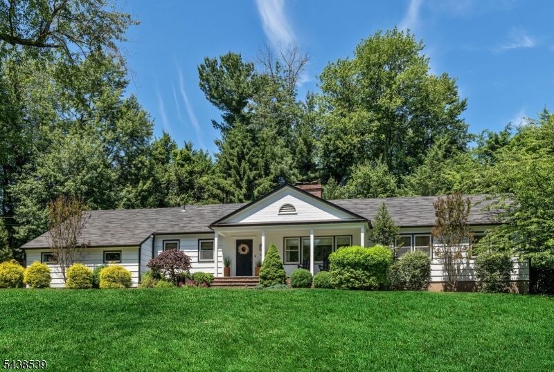 Property Photo:  611 Wishing Well Rd  NJ 07481 