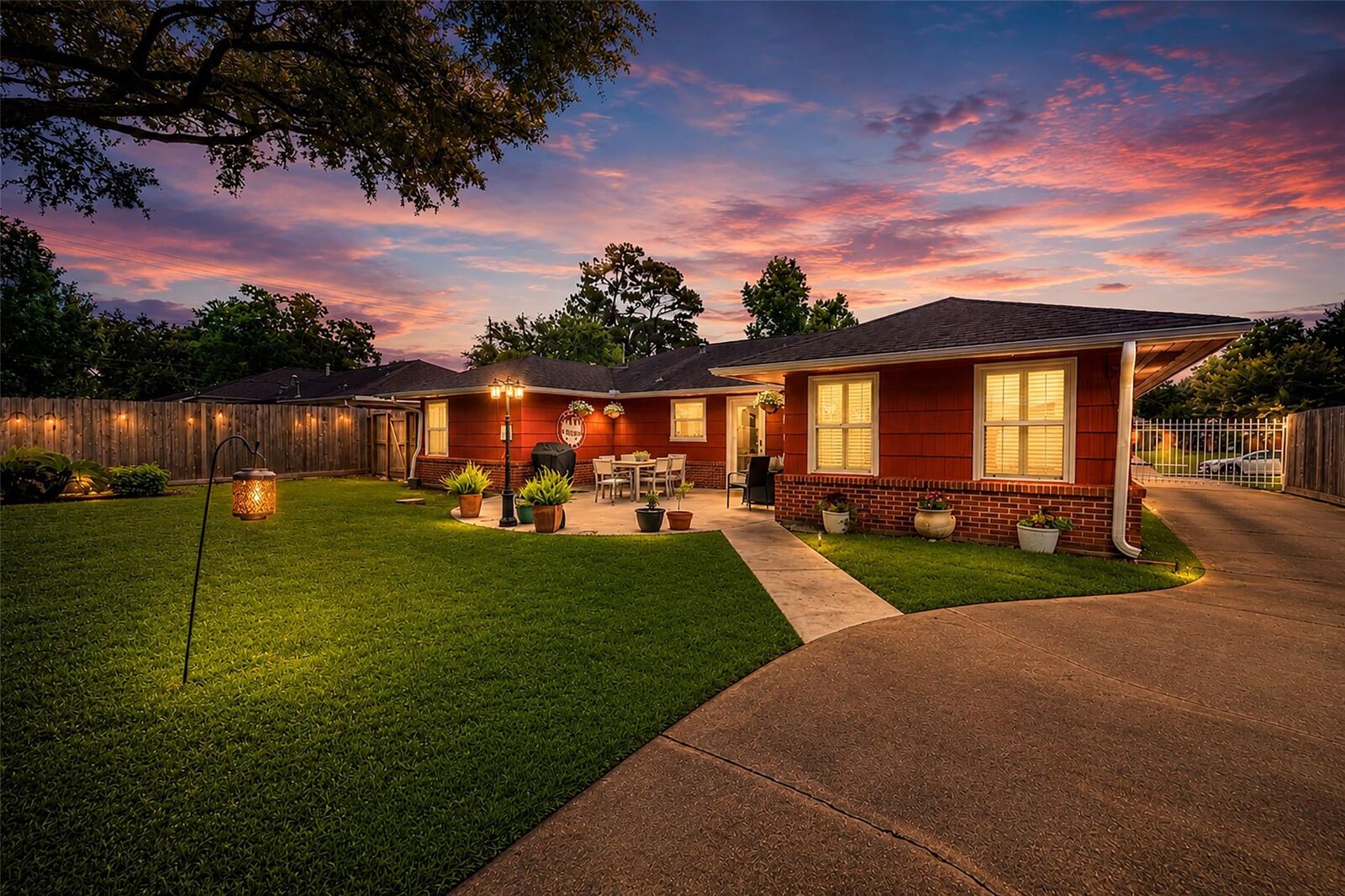 Property Photo: 4706 Tonawanda Drive TX 77035