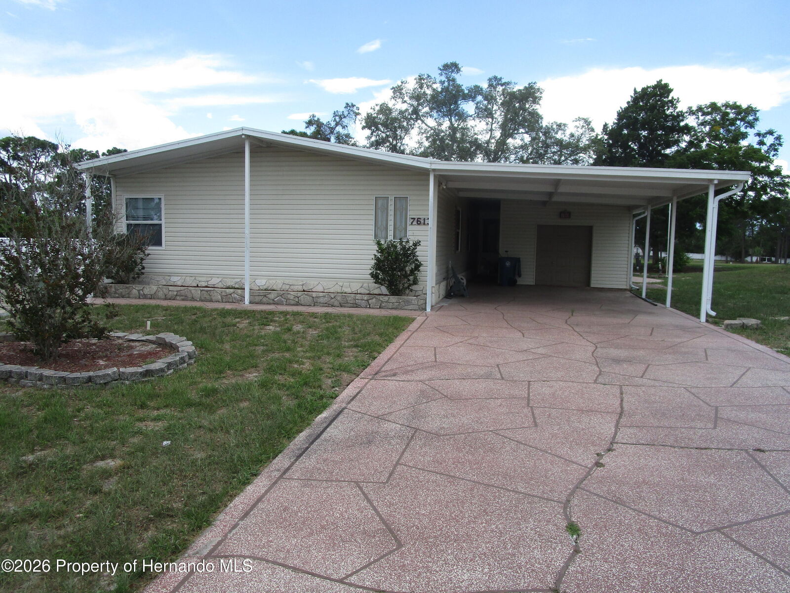 Property Photo: 7613 Moriah Avenue 6 FL 34613