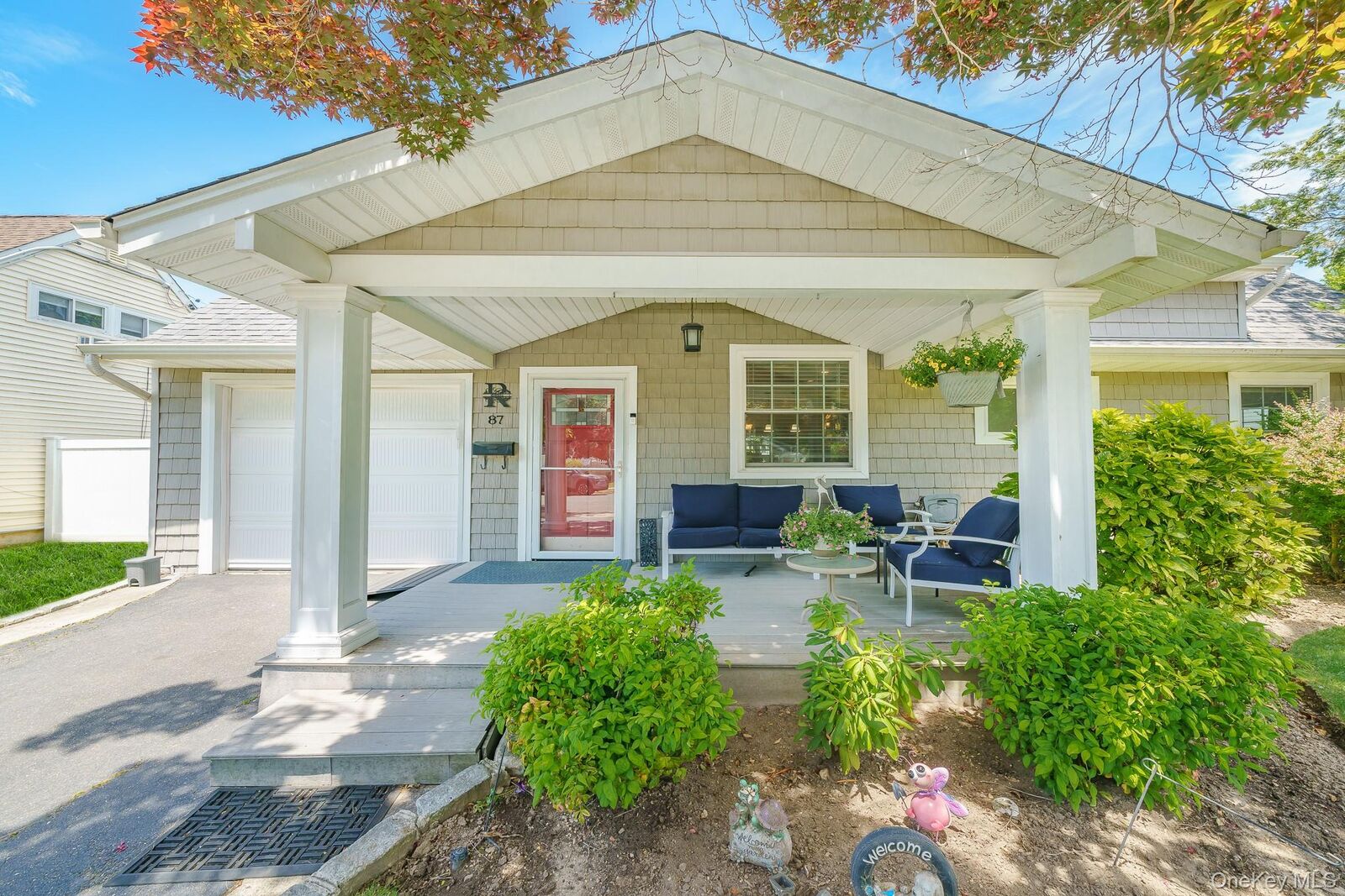 Property Photo:  87 Tardy Lane N  NY 11793 