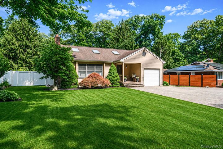 Property Photo:  16 Lakecrest Lane  NY 11779 