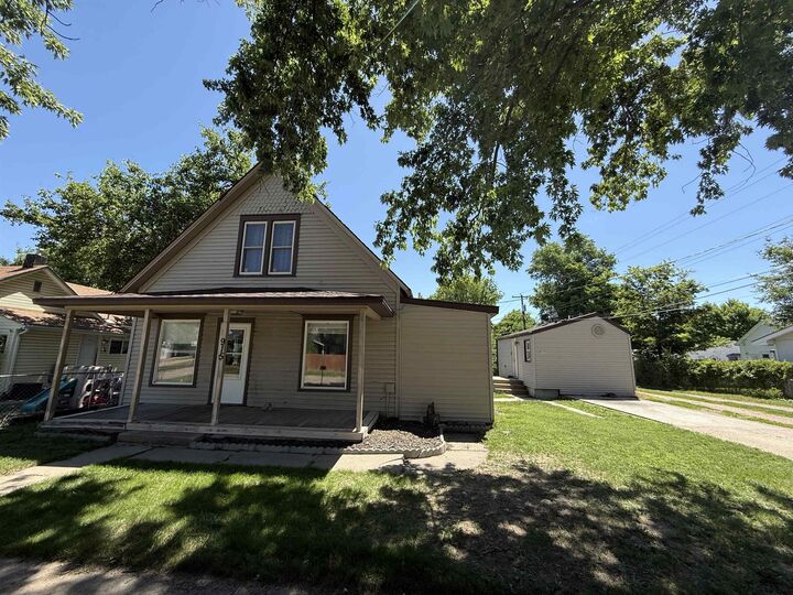 Property Photo:  915-9151/2 N Dewey St  NE 69101 
