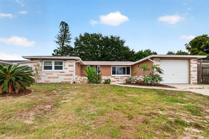 Property Photo: 2602 Ohio Place FL 34691