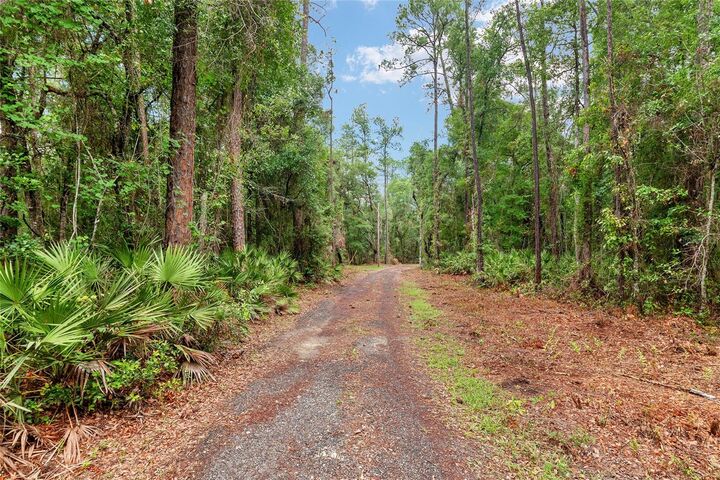 Property Photo: 7622 SE County Road 234 FL 32641
