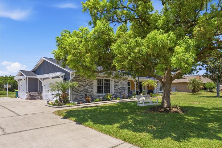 Property Photo: 242 Annalisa Place FL 32953