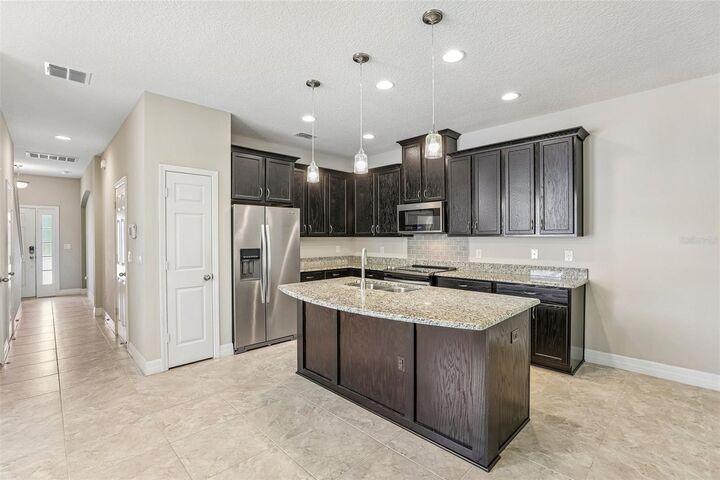 Property Photo: 198 Mitchell Creek Way FL 32765