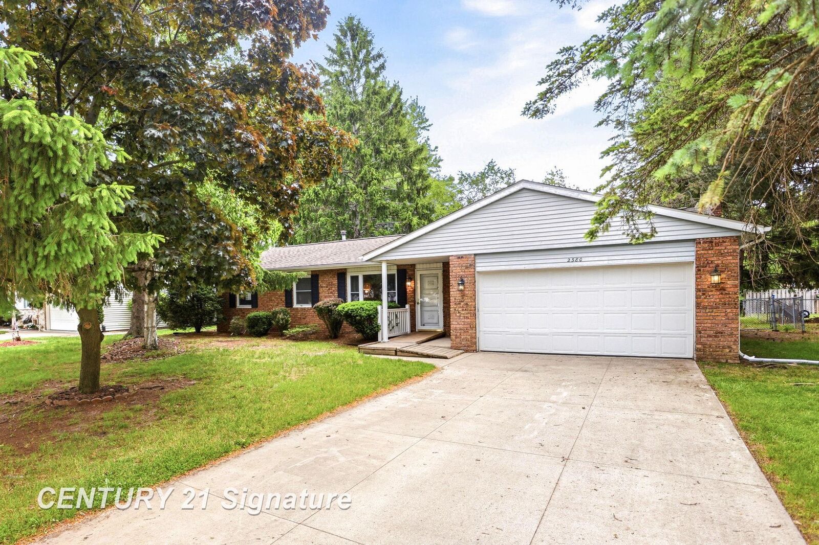 Property Photo:  2380 E Gatesboro Drive  MI 48603 