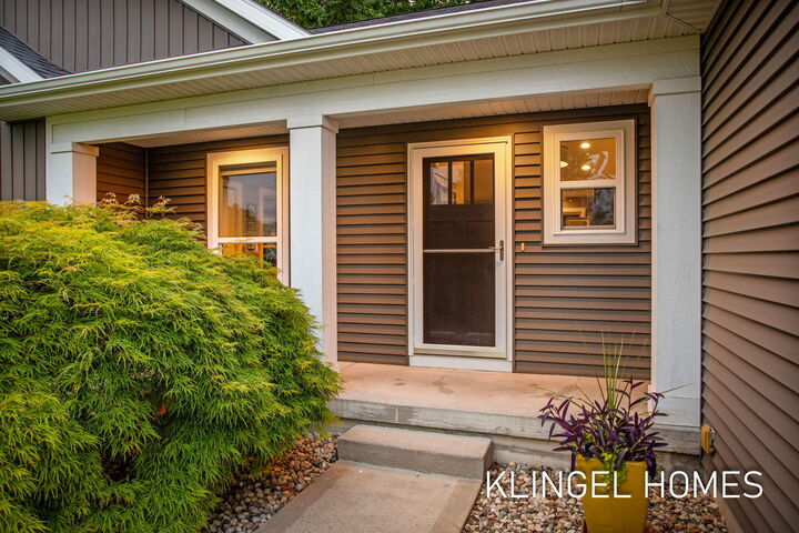Property Photo:  16815 Watersedge Drive  MI 49417 
