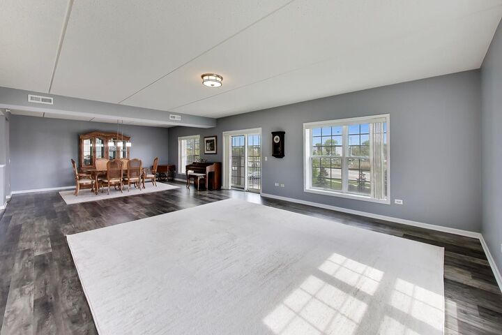 Property Photo: 601 W Rand Road 201 IL 60004