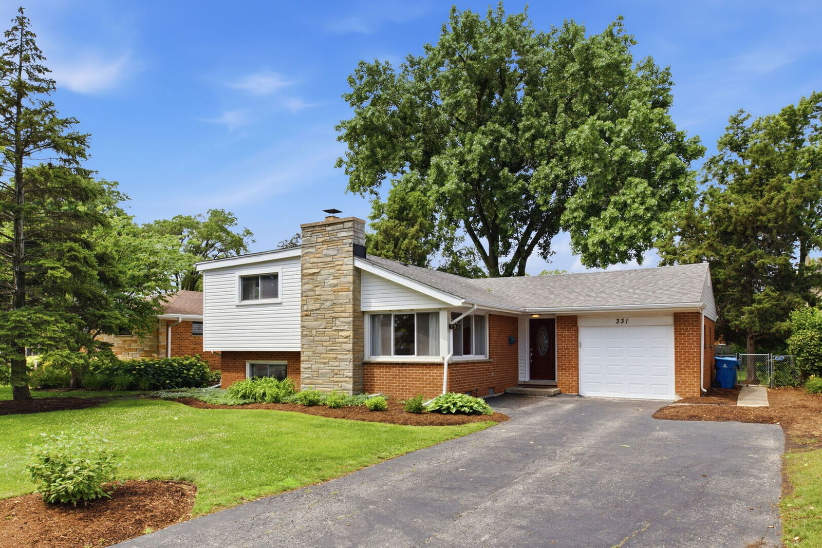 Property Photo: 331 E Huntington Avenue IL 60126