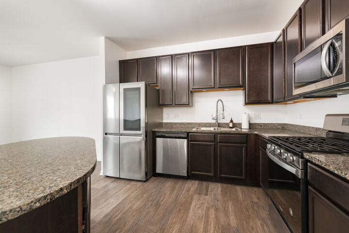 Property Photo:  804 Four Seasons Boulevard 804  IL 60504 
