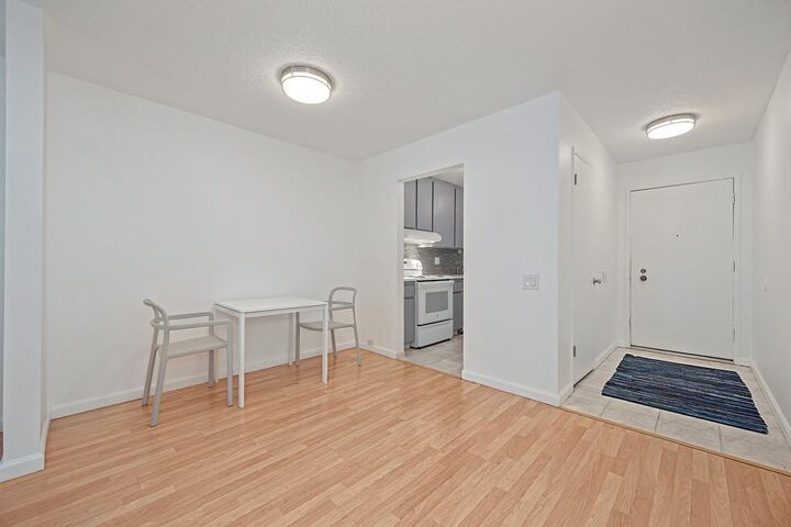 Property Photo: 724 Woodside Lane East 6 CA 95825