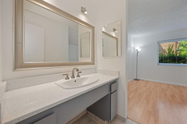 Property Photo:  724 Woodside Lane East 6  CA 95825 