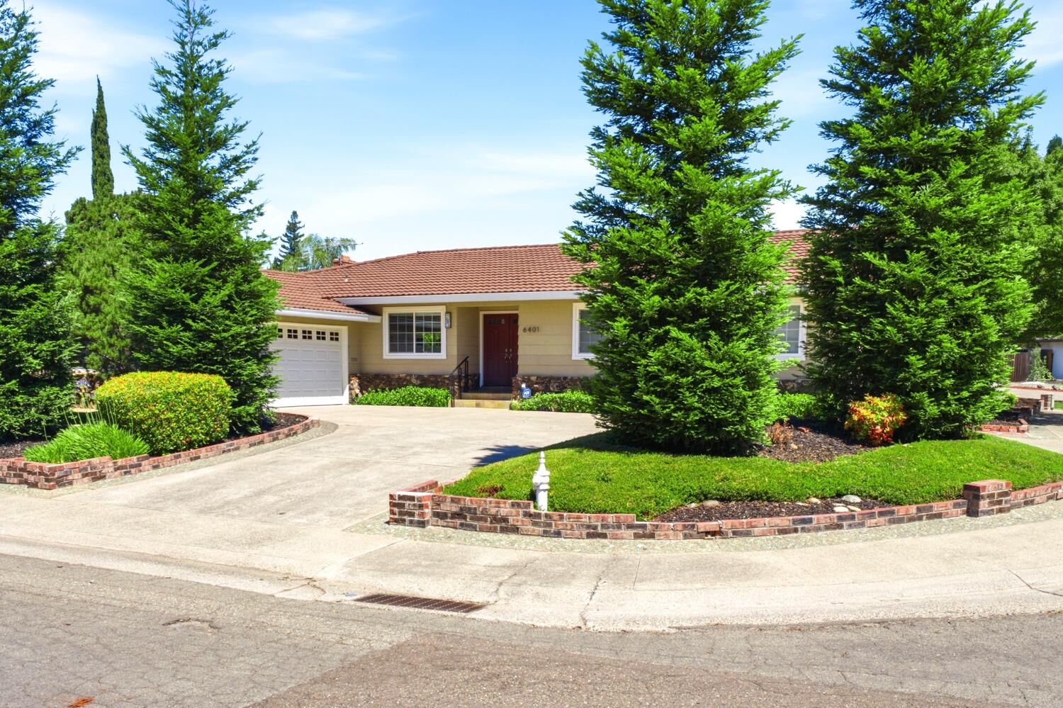 Property Photo:  6401 Teal Way  CA 95608 