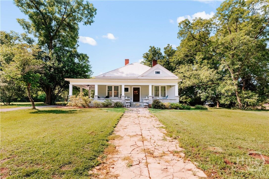 Property Photo: 670 S Railroad Avenue GA 30627