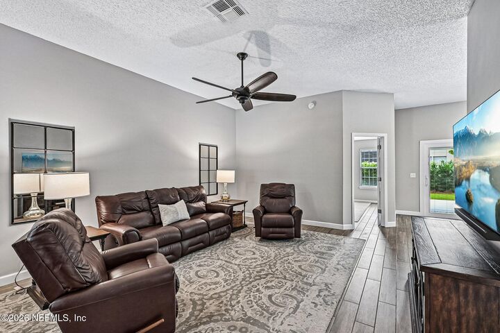Property Photo:  1472 Greenway Place  FL 32003 