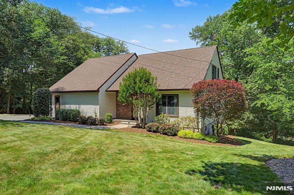 Property Photo:  829 Ramapo Valley Road  NJ 07436 