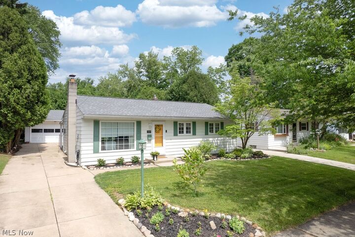 Property Photo: 1044 Ellsworth Drive OH 44313