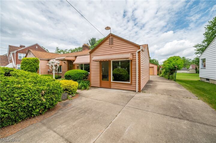 Property Photo: 364 Brookfield Avenue OH 44512