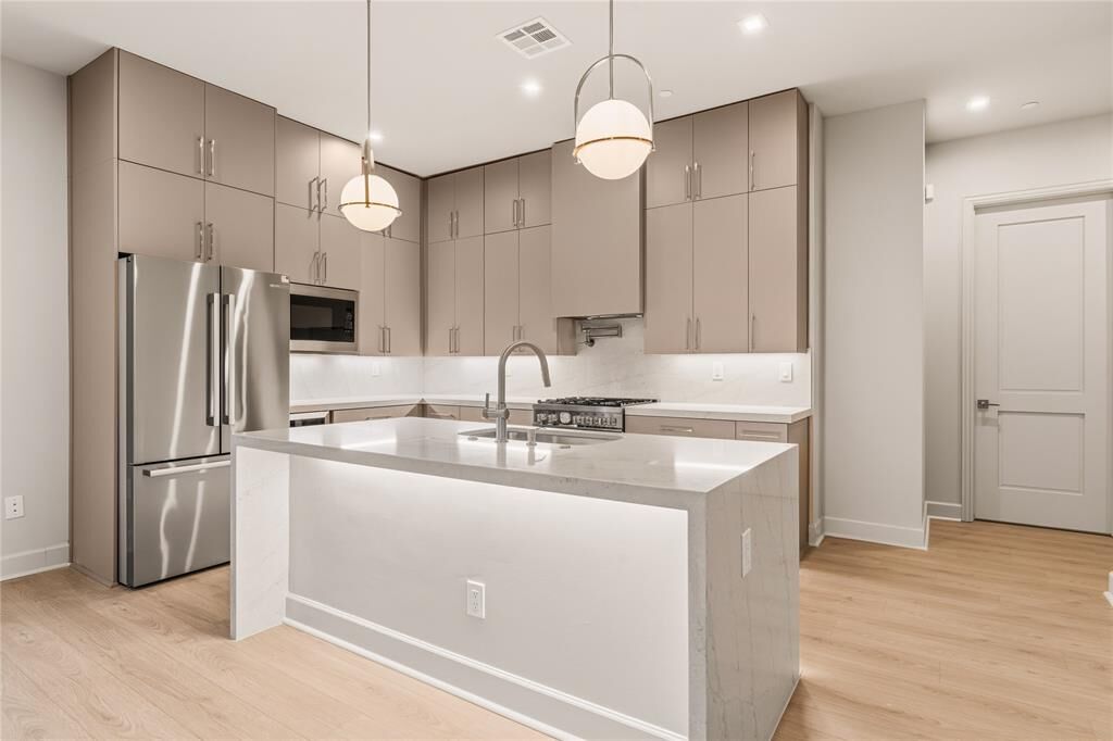 Property Photo:  1900 S Ervay Street 416  TX 75215 