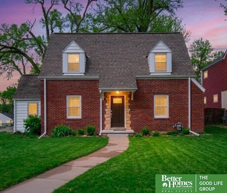 Property Photo: 2002 N 55 Street NE 68104