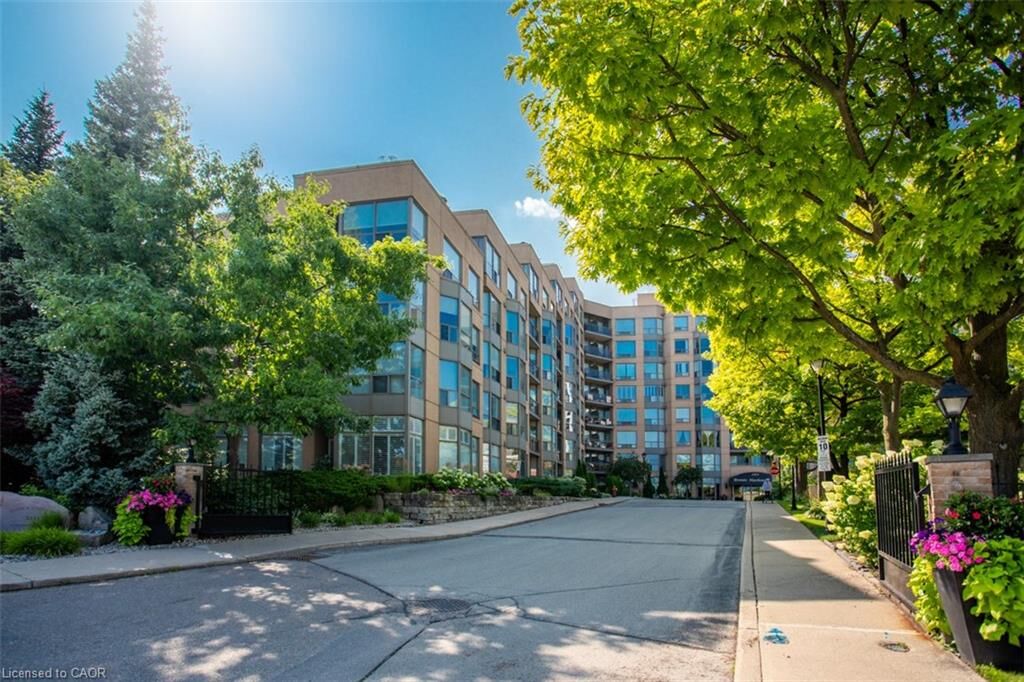 Property Photo:  2511 Lakeshore Road W 718  ON L6L 6L9 