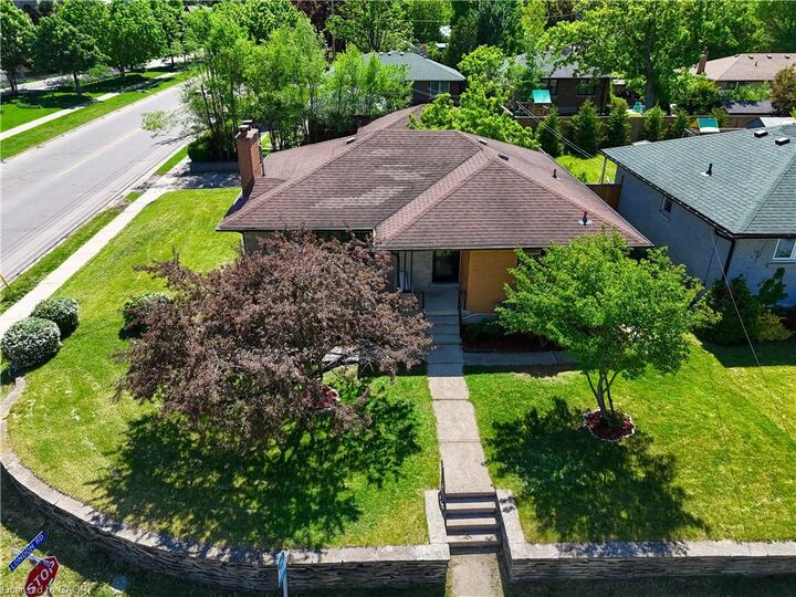 Property Photo:  2 Westmount Road  ON N1H 5H2 