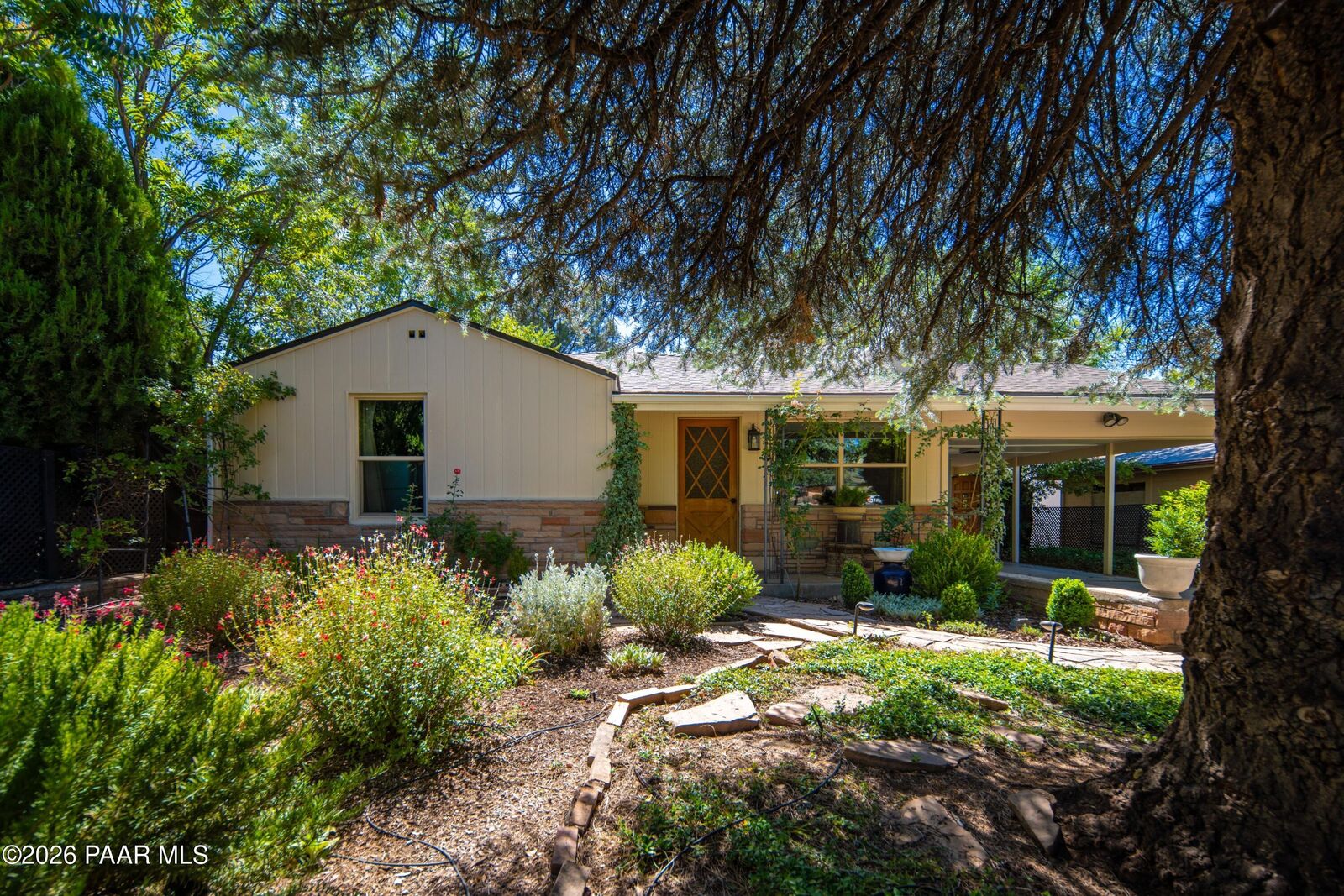 Property Photo: 322 N Washington Avenue AZ 86301
