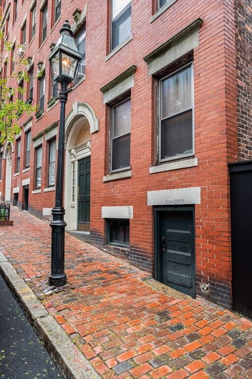 Property Photo:  31 Irving St 4  MA 02114 